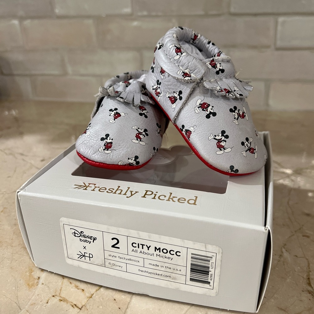 Freshly Picked City Mocc All About Mickey Size 2